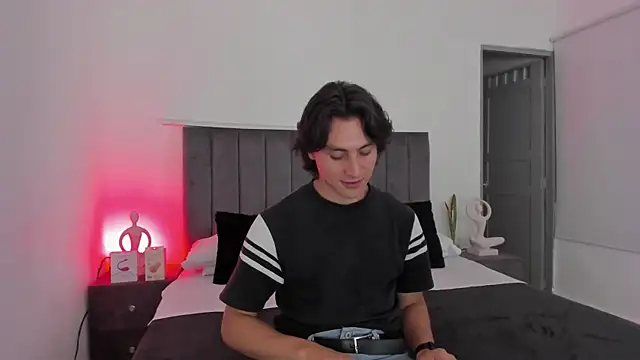 Snapshot of AlexanderHall chatting on 09-09-25, 11:03 AlexanderHall online show from 09-09-25, 11:03