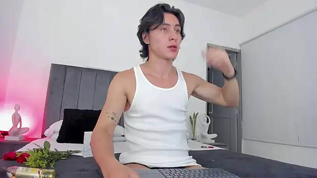 Snapshot of AlexanderHall chatting on 09-20-25, 10:48 AlexanderHall online show from 09-20-25, 10:48