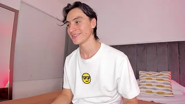 Snapshot of AlexanderHall chatting on 10-04-25, 08:54 AlexanderHall online show from 10-04-25, 08:54