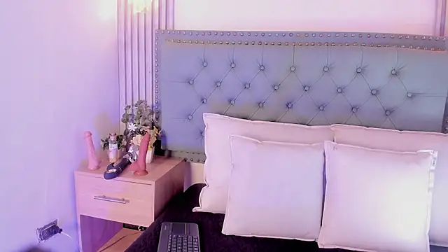 ValeriaJulio  online show from 10-29-25, 07:24