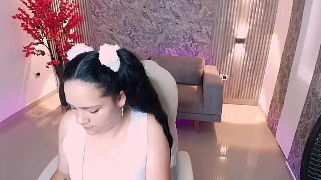 Snapshot of karlie_small chatting on 09-18-25, 07:50 karlie small online show from 09-18-25, 07:50