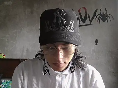 dirty model online show from 04-15-26, 10:43