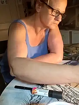 Snapshot of PremiumKitty chatting on 03-27-26, 05:25 PremiumKitty online show from 03-27-26, 05:25