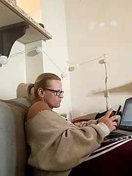 Snapshot of PremiumKitty chatting on 03-29-26, 08:32 PremiumKitty online show from 03-29-26, 08:32