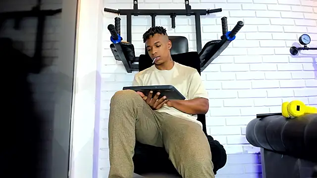 ItaloMoore online show from 04-04-26, 07:53