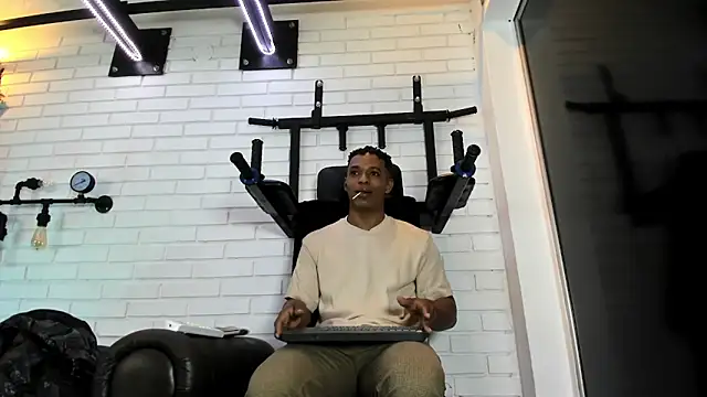 ItaloMoore online show from 12-19-25, 11:23