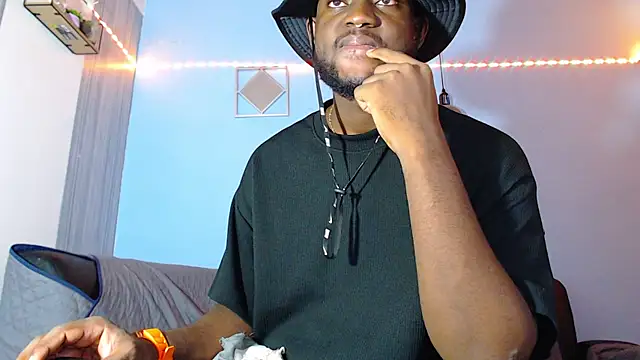 Snapshot of eebony_stallion chatting on 03-03-26, 07:32 eebony stallion online show from 03-03-26, 07:32