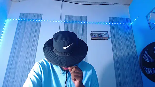 Snapshot of eebony_stallion chatting on 02-07-26, 03:14 eebony stallion online show from 02-07-26, 03:14