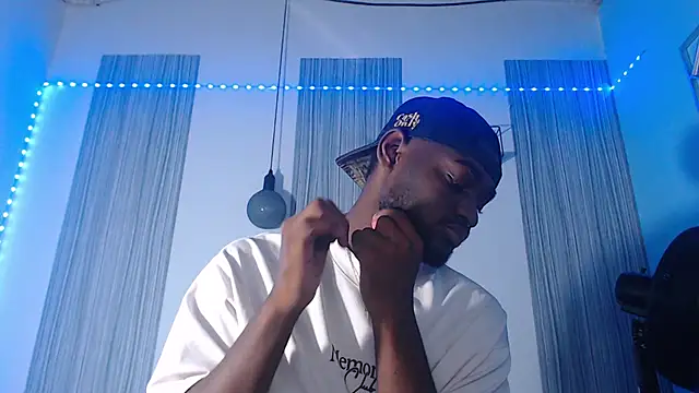 Snapshot of eebony_stallion chatting on 02-22-26, 02:36 eebony stallion online show from 02-22-26, 02:36