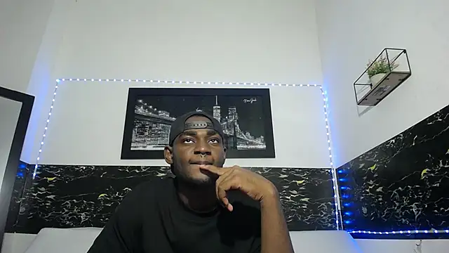 Snapshot of eebony_stallion chatting on 09-15-25, 11:05 eebony stallion online show from 09-15-25, 11:05