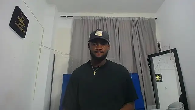 Snapshot of eebony_stallion chatting on 05-08-26, 11:36 eebony stallion online show from 05-08-26, 11:36