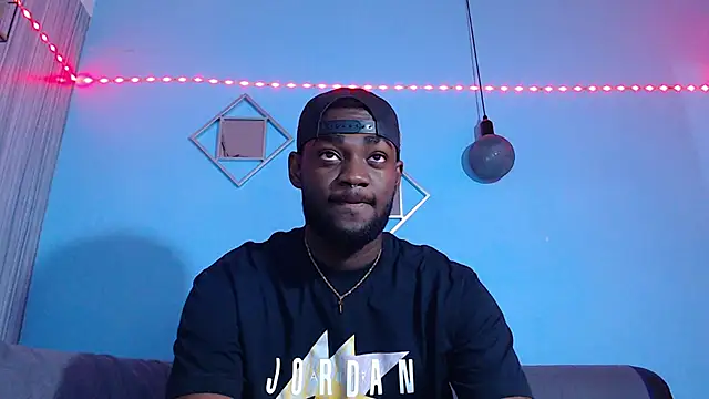 Snapshot of eebony_stallion chatting on 06-06-26, 11:37 eebony stallion online show from 06-06-26, 11:37