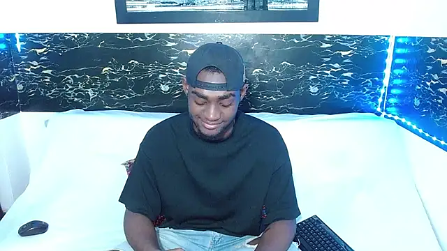 Snapshot of eebony_stallion chatting on 09-27-25, 03:23 eebony stallion online show from 09-27-25, 03:23