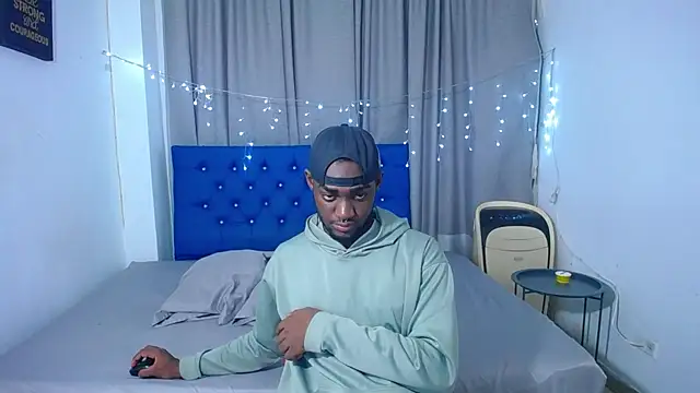 Snapshot of eebony_stallion chatting on 09-30-25, 03:23 eebony stallion online show from 09-30-25, 03:23