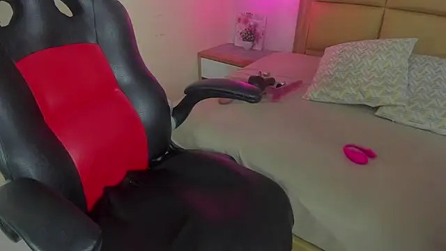 Snapshot of MELISSAROUGE chatting on 02-19-26, 07:44 MELISSAROUGE online show from 02-19-26, 07:44