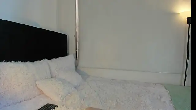 LunaVelvet777 online show from 02-10-26, 05:45