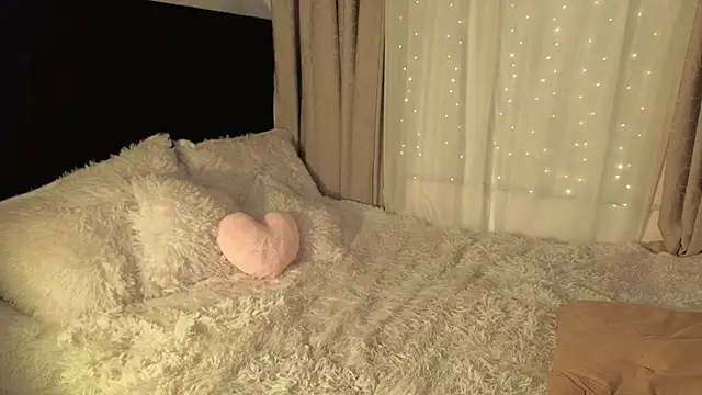 LunaVelvet777 online show from 03-16-26, 05:37