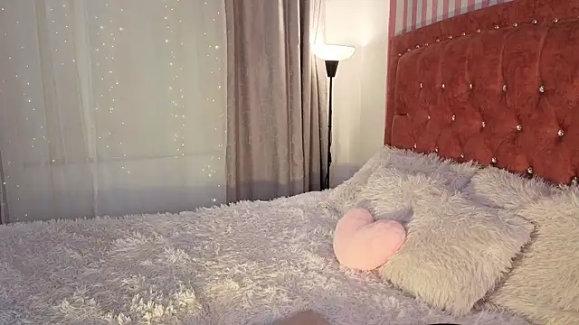 LunaVelvet777 online show from 04-18-26, 07:07