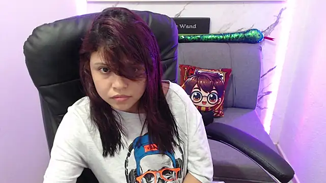 Snapshot of minnie_cake chatting on 10-10-25, 03:51 minnie cake online show from 10-10-25, 03:51