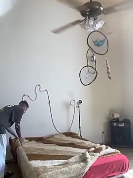 Snapshot of Kissmalditox chatting on 10-27-25, 05:36 Kissmalditox online show from 10-27-25, 05:36