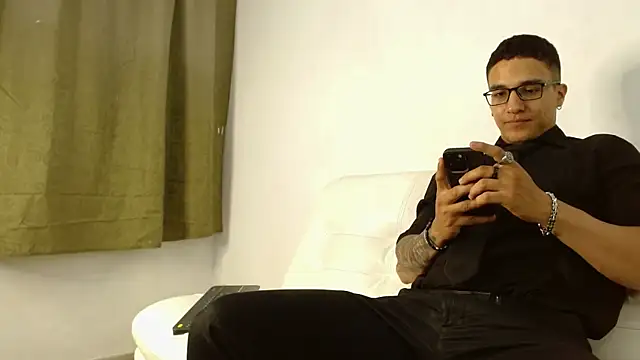 Dash Bukoski online show from 10-30-25, 05:28