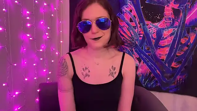 Snapshot of mistressannafoxx chatting on 09-29-25, 05:18 mistressannafoxx online show from 09-29-25, 05:18