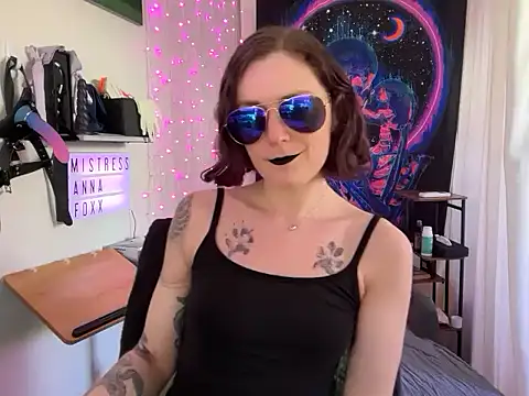 Snapshot of mistressannafoxx chatting on 09-22-25, 08:37 mistressannafoxx online show from 09-22-25, 08:37