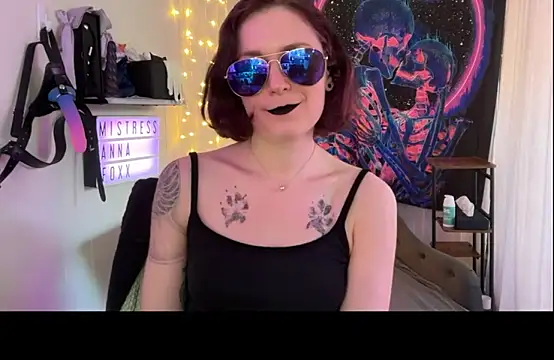 Snapshot of mistressannafoxx chatting on 09-11-25, 12:10 mistressannafoxx online show from 09-11-25, 12:10