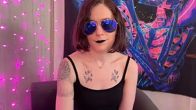 Snapshot of mistressannafoxx chatting on 09-18-25, 08:45 mistressannafoxx online show from 09-18-25, 08:45