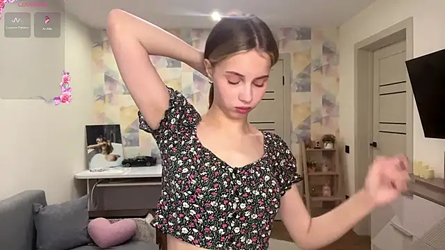 NylaNadler online show from 04-07-26, 04:03