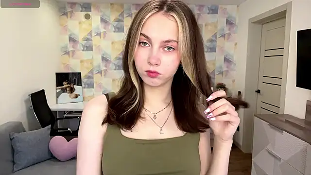 NylaNadler online show from 02-26-26, 06:13