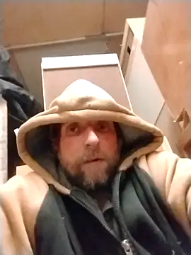 Snapshot of CatchyPart93 chatting on 12-17-25, 02:05 CatchyPart93 online show from 12-17-25, 02:05