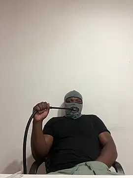 Snapshot of darkdickgg chatting on 10-24-25, 12:20 darkdickgg online show from 10-24-25, 12:20