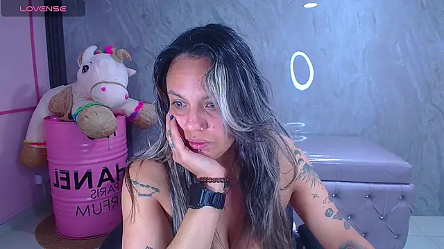 Jade Jones a online show from 01-07-26, 04:28