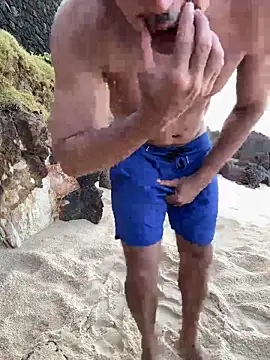 CasadoLutadorBigStuds online show from 10-27-25, 07:04