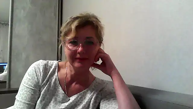IrynaMolbertx online show from 10-04-25, 06:53