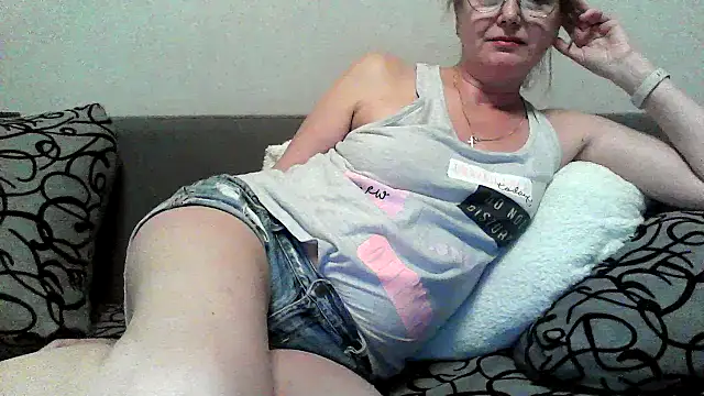 IrynaMolbertx online show from 10-31-25, 08:38