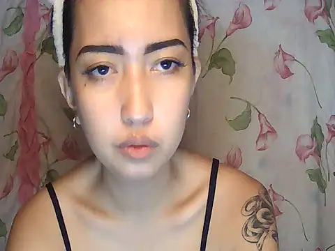 Snapshot of Soft_Angel8 chatting on 07-14-26, 12:00 Soft Angel8 online show from 07-14-26, 12:00