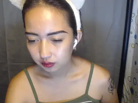 Snapshot of Soft_Angel8 chatting on 05-26-26, 05:11 Soft Angel8 online show from 05-26-26, 05:11