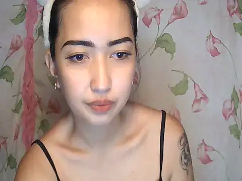 Snapshot of Soft_Angel8 chatting on 06-24-26, 05:06 Soft Angel8 online show from 06-24-26, 05:06