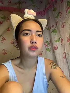 Snapshot of Soft_Angel8 chatting on 06-17-26, 04:23 Soft Angel8 online show from 06-17-26, 04:23