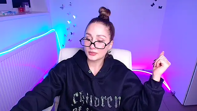 Snapshot of Stefanie_Sweet chatting on 10-21-25, 11:53 Stefanie Sweet online show from 10-21-25, 11:53