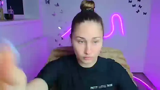 Snapshot of Stefanie_Sweet chatting on 05-18-26, 05:45 Stefanie Sweet online show from 05-18-26, 05:45