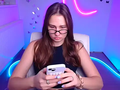 Stefanie Sweet online show from 11-04-25, 06:28