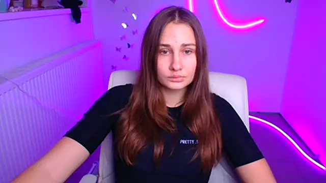 Stefanie Sweet online show from 11-08-25, 06:50