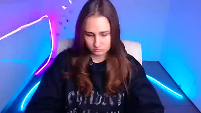 Stefanie Sweet online show from 10-24-25, 05:28