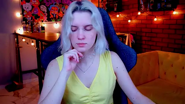 Snapshot of BethanyCloud chatting on 05-15-26, 02:20 BethanyCloud online show from 05-15-26, 02:20