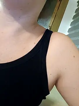 Amandda  online show from 10-11-25, 04:08