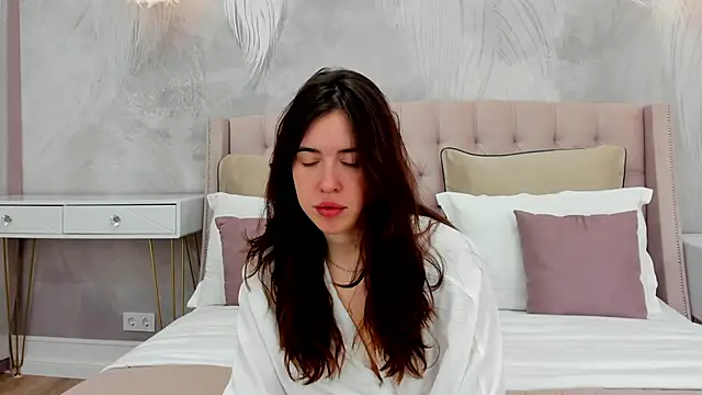 KimberlyBond online show from 09-19-25, 03:05