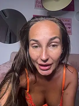 Rosieredxox online show from 06-29-26, 10:20